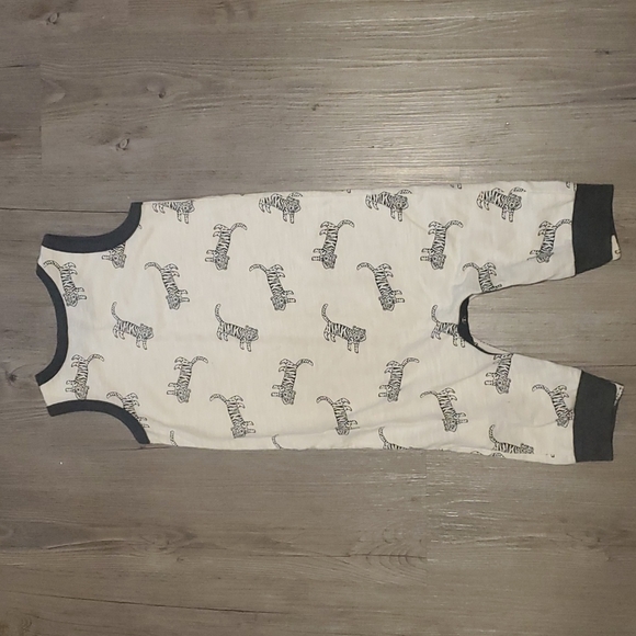 Old Navy | Toddler Summer Romper | Black White Tigers | 18-24 Months - Picture 2 of 4
